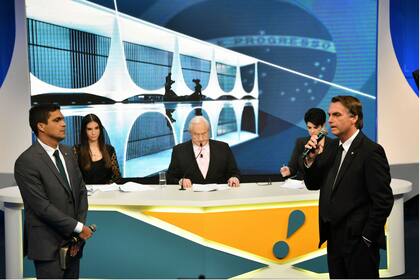 Daciolo con Bolsonaro, durante el último debate