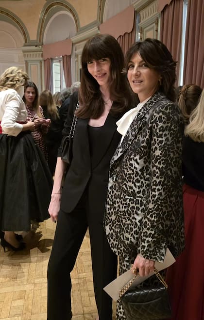 Dafne Cejas y Evangelina Bomparola en la noche del Hogar Albisetti