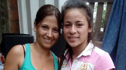 Daiana (a la derecha) junto a su hermana Eliana.