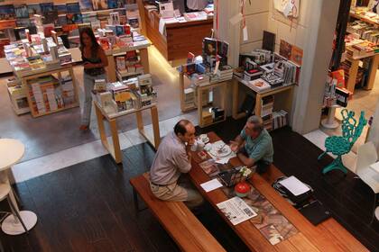 Dain Usina Cultural combina librería, restaurante, música y arte en Thames y Nicaragua