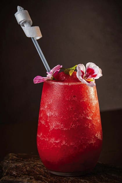 Daiquiri de frutilla en este reducto de la Galería Azul.