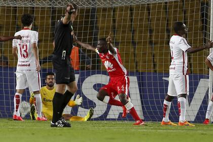 Dairon Mosquera festeja el gol agónico