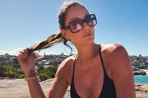 Daisy Fuentes deslumbra en traje de baño, a los 59 años