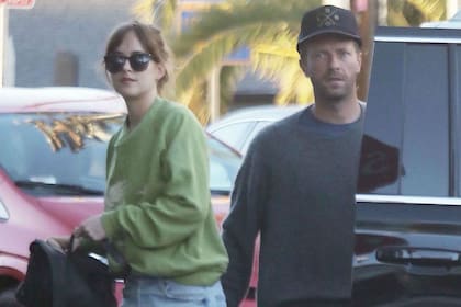 Dakota Johnson y Chris Martin comenzaron a salir en 2017