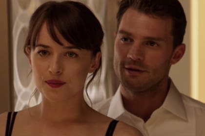 Dakota Johnson y Jamie Dornan en una escena de Cincuenta sombras de Grey