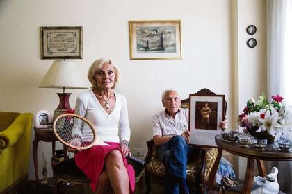 Dalal y Said Massad, con algunas pertenencias de su hijo Daniel