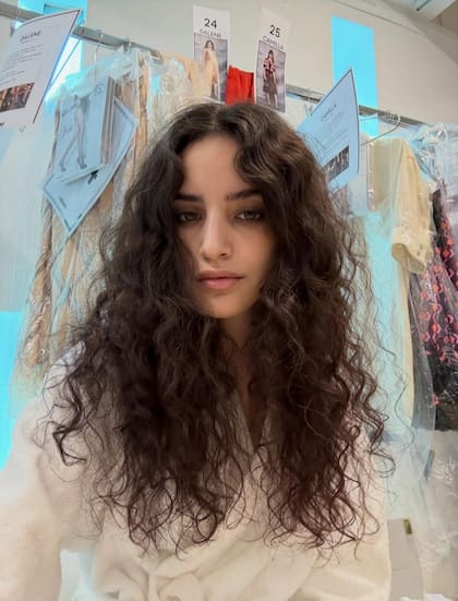 Dalene en el backstage de los desfiles de Paris Fashion Week