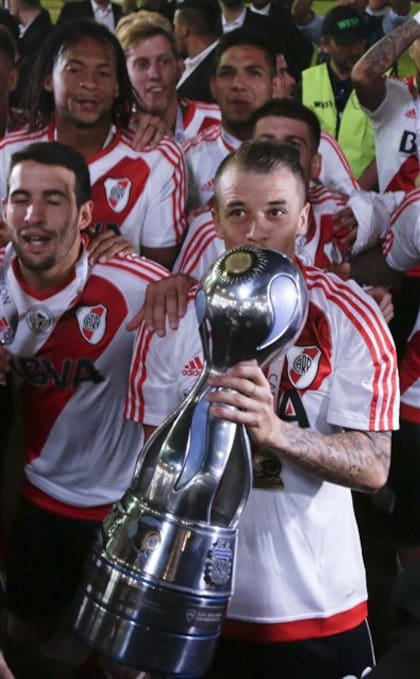 D’Alessandro en el momento más feliz de su vuelta a River, con la Copa Argentina en Córdoba
