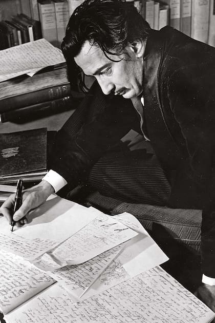 Dalí le escribió decenas de cartas a Picasso que nunca le respondió. 