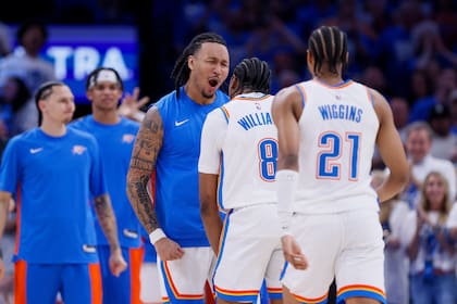 Dallas Mavericks y Oklahom City Thunder permanecen empatados 1-1 en la serie de la segunda ronda de la Conferencia Oeste (AP Foto/Nate Billings)