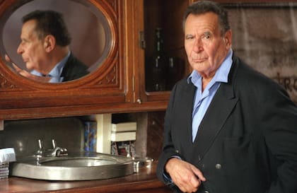 De Dalmiro Saenz se puede escuchar "Sur viejo", que integra el volumen "Setenta veces siete", de 1956