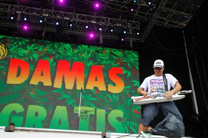 Damas Gratis trajo la cumbia al Lolla, en la segunda jornada