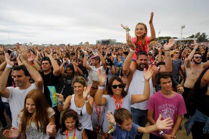 ¡Arriba las manos! Lescano arengó al público durante su show