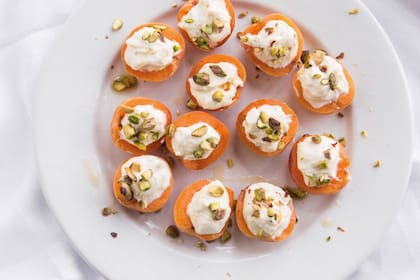 Damascos rellenos con pistachos, ideales para una entrada diferente.