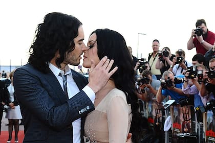 Russell Brand estuvo casado con la cantante Katy Perry; la pareja se divorció en 2012