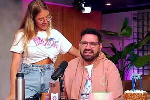 Damián Betular cumplió años y no pudo evitar emocionarse hasta las lágrimas durante su festejo (Foto: Captura de video / Olga)