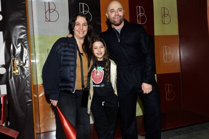 Damián Betular inauguró su pastelería allí estuvieron Germán Martitegui y Narda Lepes