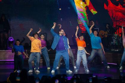 Damián Betular, otra de las estrellas de la cadena de streaming, se atrevió a mostrar su talento para el canto y el baile