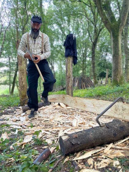 Damián Pinardi, sueña con vivir en el bosque construir su propia cabaña