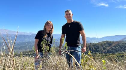 Damián Rivadeneira y Paula Gianserra decidieron dejar sus trabajos para fundar Reforest. Créditos: Reforest-Latam.