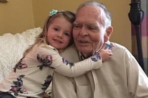 La emotiva historia de la niña de 4 años que cambió la vida de un anciano viudo