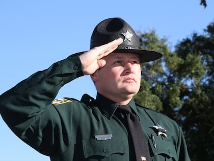 Dan Newlin es un abogado y exdetective que se desempeñó junto al Sheriff de Orlando, Florida