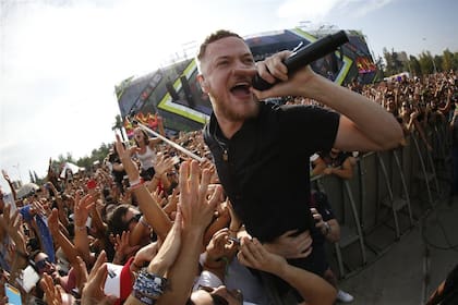 Dan Reynolds, la voz de Imagine Dragons, tiene problemas con su voz. Los shows en Latinoamérica fueron suspendidos y los fans quedan a la espera de la reprogramación de las fechas