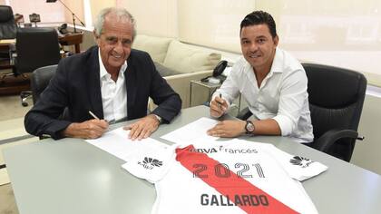 D''Onofrio y Gallardo durante la rúbrica del contrato hasta 2021