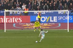 Picó un penal para Brentford, le salió mal y terminó clasificándose el West Ham de Taty Castellanos