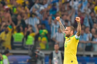 La otra mirada. La confesión de Dani Alves sobre "los nervios" del árbitro