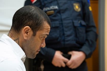 Dani Alves fue condenado por agresión sexual (D.Zorrakino/Pool Foto vía AP, archivo)
