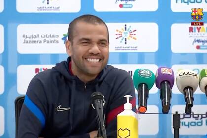 Dani Alves hizo una broma que divirtió a todos