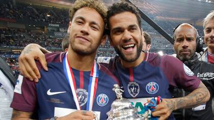 Dani Alves ganó títulos en la gran mayoría de los clubes en donde jugó