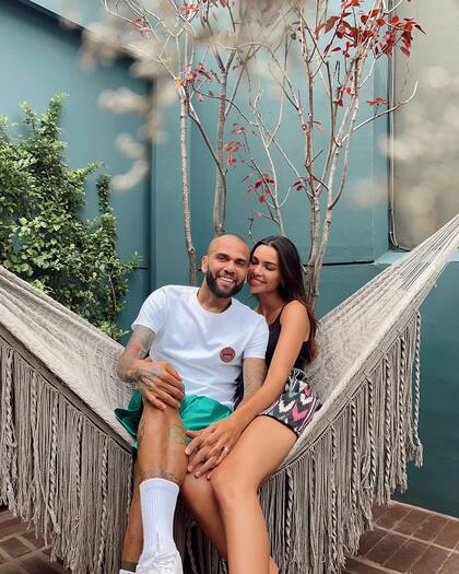 Dani Alves y su pareja, Joana Sanz