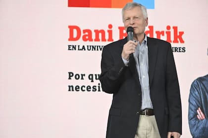 Dani Rodrik, durante al conferencia que dio días atrás en la Facultad de Ciencias Económicas de la UBA