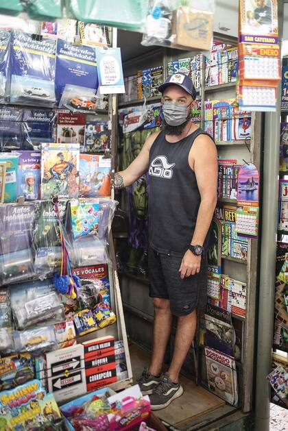 Daniel (49) ¿Qué es lo que más te gusta de la profesión? Me manejo los horarios como quiero y no tengo jefe. ¿Hace cuánto te dedicás? Hace 30 años.