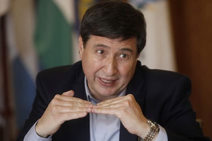 A cargo de una caja de más de $8000 millones, el ministro Daniel Arroyo acelera la urbanización de villas y la entrega de lotes para desalentar las tomas.