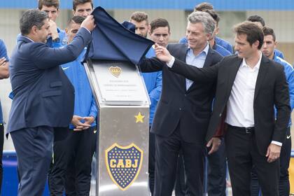 Daniel Angelici, Mauricio Macri y Guillermo Barros Schelotto en la inauguracion del centro de entrenamiento de Boca Juniors
