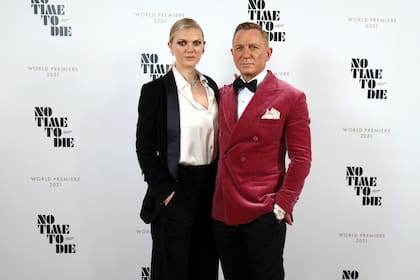 Daniel Craig y Ella Loudon en el estreno mundial de Sin tiempo para morir