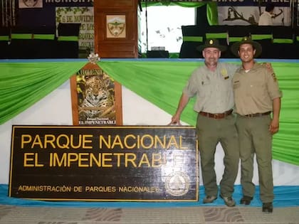 Daniel Crosta y su hijo, Emanuel - Crédito: Administración de Parques Nacionales