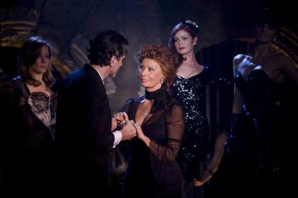 Daniel Day-Lewis y Sophia Loren en una escena de Nine