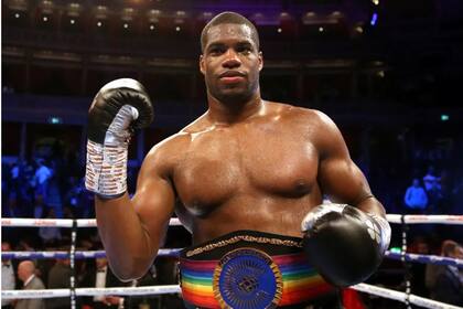 Daniel Dubois levanta la bandera británica del peso completo
