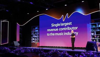 Daniel Ek, el CEO de Spotify, durante los anuncios del giro a los videos