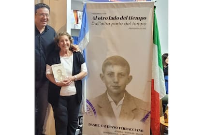 Daniel es autor del libro: Al otro lado del tiempo, una obra distinguida como Ambasciatore del Museo di Pulcinella: “Fue un impacto tan fuerte y profundo que lo comparo con las emociones del nacimiento de mis hijos: un verdadero encuentro con mis raíces".