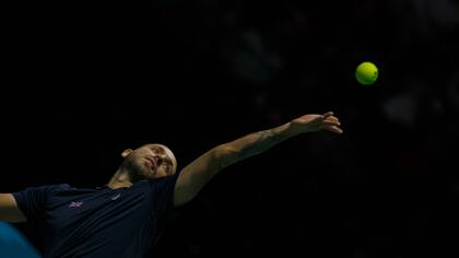 Daniel Evans cayó ante el platense Tomás Etcheverry en Manchester, en la apertura de la serie entre británicos y argentinos por el grupo D