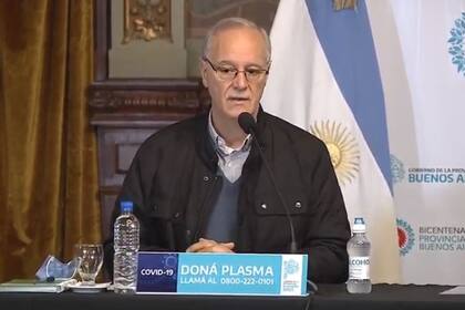 Daniel Gollán, el ministro de Salud de la provincia de Buenos Aires, considera "actividad riesgosa" al tenis por el manoseo a las pelotas con las "mucosidades".