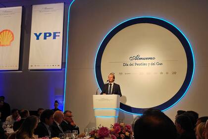 Daniel González, secretario Coordinador de Energía y Minería, durante un encuentro por Día del Petróleo, organizado por el IAPG