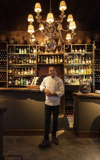 Daniel Hansen en la barra del flamante Flor del Pago