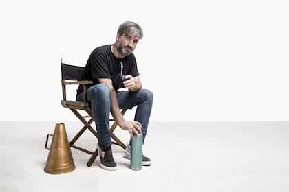 Daniel Hendler se prueba nuevamente la silla de director