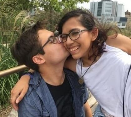 Daniel junto a Carmen Andrade